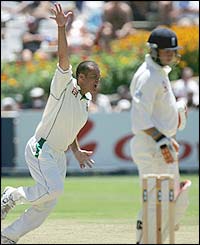 Geraint Jones is dismissed by Charl Langeveldt