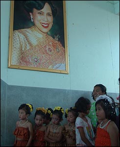 Pupils in traditional costume line-up before for their performance in a Krabi school (photo: Dirk Peters)