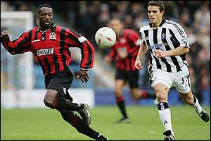 Laurent Robert and Michael Barima run after the ball