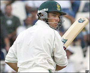 Mark Boucher ably supports Herschelle Gibbs on his way to a closing score of 136 not out