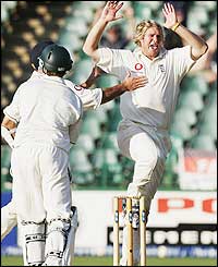 Hoggard gets seven wickets as England capture an impressive victory in the fourth Test