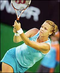 Lindsay Davenport wastes no time in defeating Conchita Martinez