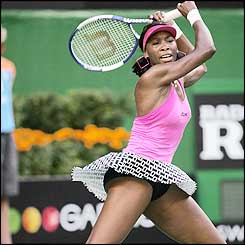 American Venus Williams shows good form as she beats her Greek opponent