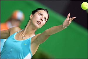 Anastasia Myskina strolls into the third round