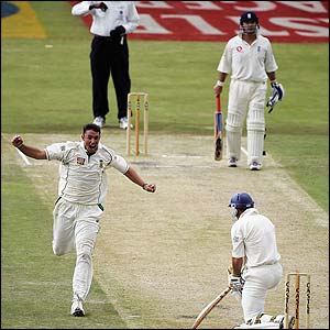 Andre Nel removes Andrew Strauss