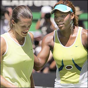 Amelie Mauresmo (left) and Serena Williams