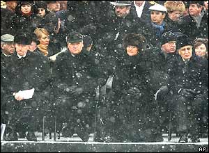 Russian President Vladimir Putin, Polish President Aleksander Kwasniewski and wife Jolanda, and Israeli President Moshe Katsav