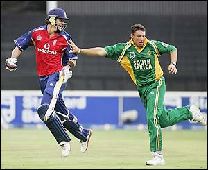 South Africa's Andre Nel pushes England's Kevin Pietersen 