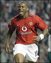 Eric Djemba-Djemba in action for Manchester United