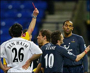 Fredi Kanoute is sent off