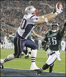 Offensive linebacker Mike Vrabel takes New England's second TD pass