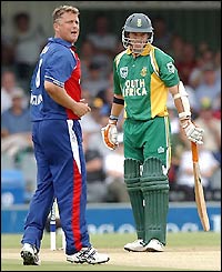 Darren Gough and AB de Villiers await the umpire's decision