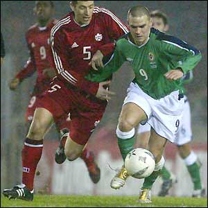 David Healy searches in vain for his 16th international goal