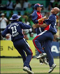 Marcus Trescothick and Geraint Jones congratulate Wharf