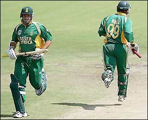 South Africa's openers scamper between the stumps as they build a decent platform to their innings