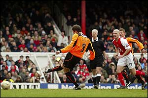 Andy Gray scores his penalty