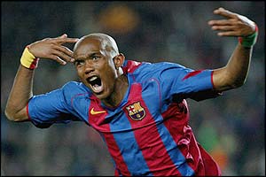 Samuel Eto'o celebrates scoring the winner for Barcelona