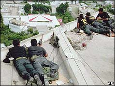 Peruvian troops on the roof