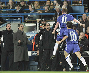 Damien Duff celebrates scoring Chelsea's third goal