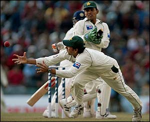 Youhnis Khan drops Virender Sehwag