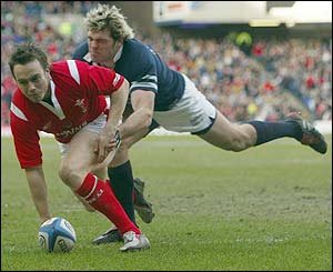 Williams scores his second try of the match