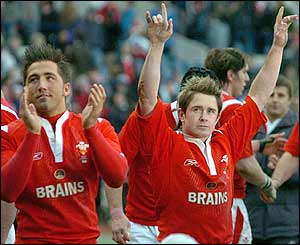 Gavin Henson and Shane Williams celebrate the Welsh win