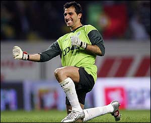 Ricardo celebrates Barbosa's goal