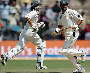 Khan and Inzamam run for a quick single