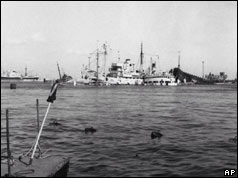 sinking ship in Suez canal