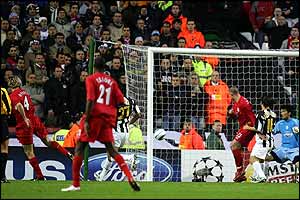 Sami Hyypia scores Liverpool's first goal