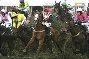 Forest Gunner ridden by Carrie Ford in centre