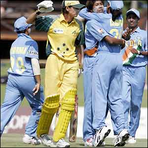 Lisa Keightley makes her way back to the pavilion after making only five runs
