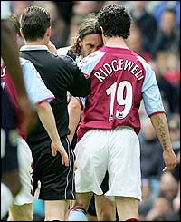 Liam Ridgewell and Jonathan Greening are sent off after an hour for a scuffle in the middle of the pitch