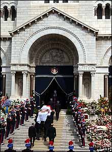Funeral procession into Monaco's cathedral