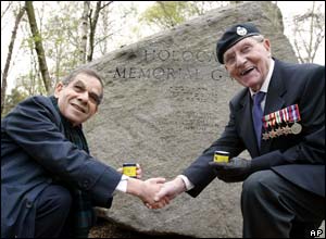 Belsen survivor Rudi Oppenheimer shakes hands with British liberator Frederick Smith