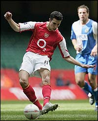 Robin van Persie scores Arsenal's second