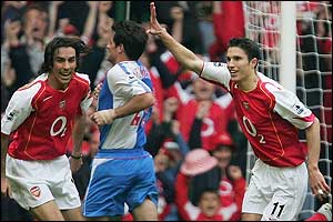 Van Persie celebrates his goal