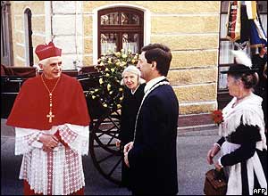 Joseph Ratzinger revisits the town where he went to school