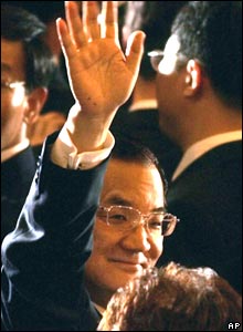 Taiwan's Nationalist Party Chairman Lien Chan waves as he arrives at an auditorium to deliver a speech at Peking University in Beijing Friday, April 29, 2005.