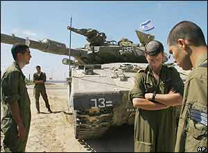 Israeli soldiers observe two minutes of silence