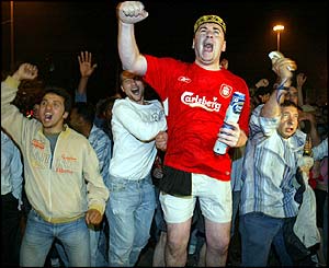 Liverpool fans without tickets enjoy the win in Istanbul's Taksim square
