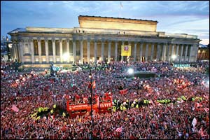 An estimated 300,000 fans gather at St George's Hall