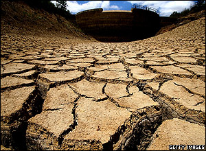 Dried-out Pereiras dam