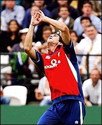 Kevin Pietersen steadies himself before catching Adam Gilchrist's skier