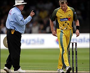Brett Lee receives a lecture from umpire David Shepherd