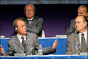 Paris mayor Bertrand Delanoe (left) answers questions from the IOC members as president Jacques Chirac looks on