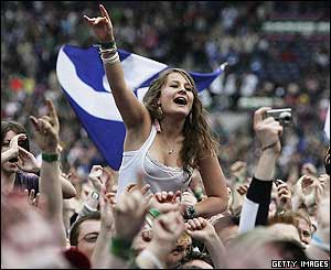 Crowds at the Live 8 concert in Edinburgh