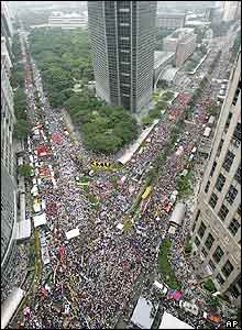 Protesters take part in a mass demonstration calling on Philippine President Gloria Arroyo (GMA) to resign, in the Makati financial district of Manila, 13 July 2005