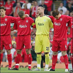 Liverpool players remember the dead from Thursday's London bombings