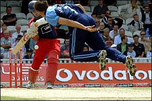Surrey's Tim Murtagh bowls to Stuart Law